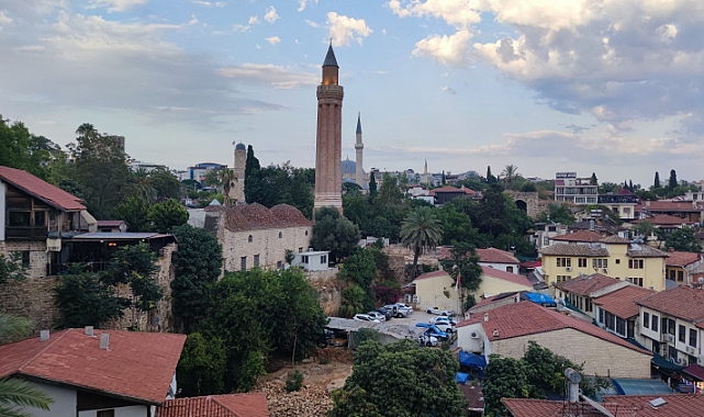 Antalya Turizminin En Kalabalık Noktasıydı! Esnaf Bugünlerde  Adeta Sinek Avlıyor