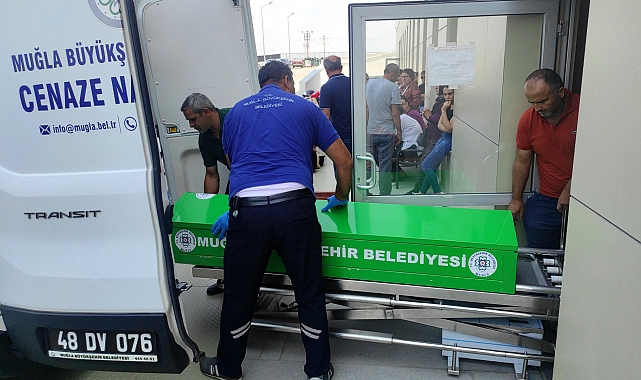 Kazada kayınbiraderiyle birlikte ölmüştü; terhis olan oğlunu almaya gelmiş