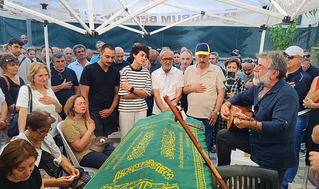 Kepçe ile çarpışan otomobilde ölen sürücü toprağa verildi