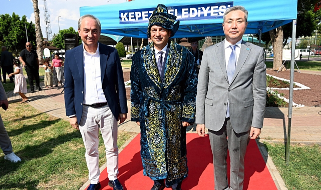 Kepez'de 'dombra anıtı'nın açılışı yapıldı