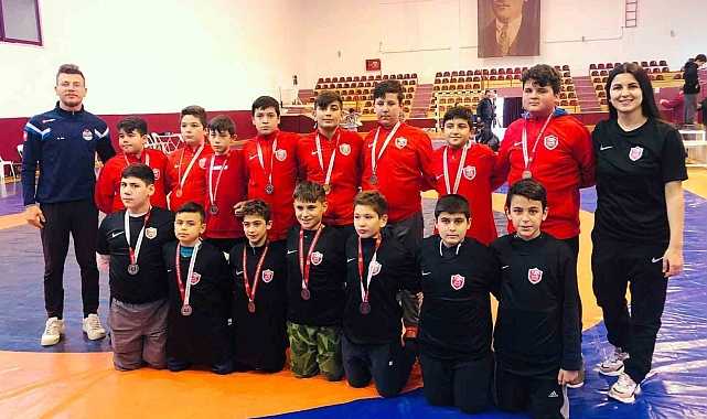 Kepezli Genç Güreşçilerden Başarılı Performans: 6 Altın, 6 Gümüş ve 3 Bronz Madalya