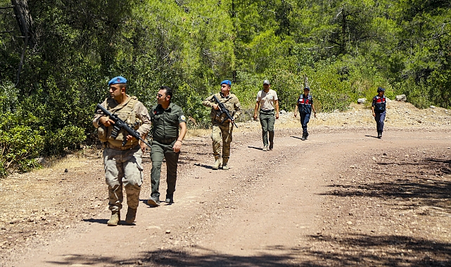Komando birlikleri yangın nöbetinde