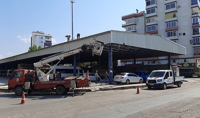 Kumluca'da eski halk pazarı yıkılıyor