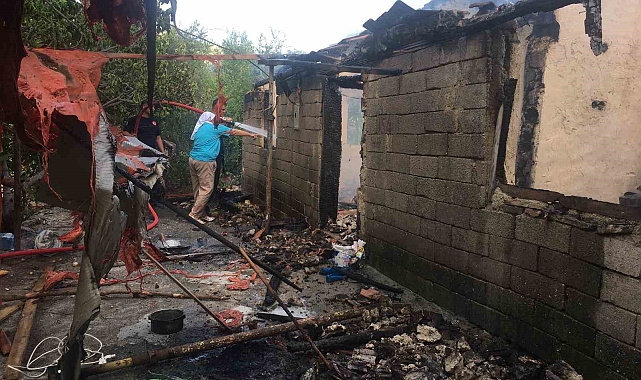 Manavgat'ta kerpiç ev alevlere teslim oldu