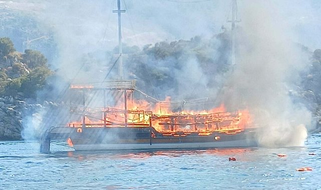 Marmaris'te tur teknesi yangını makine dairesinden çıkmış; 2 gözaltı