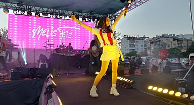 Melis Fis’ten Antalyaspor’a Özel Şarkı! Tribünlerin Yeni Şarkısı Mı Olacak?