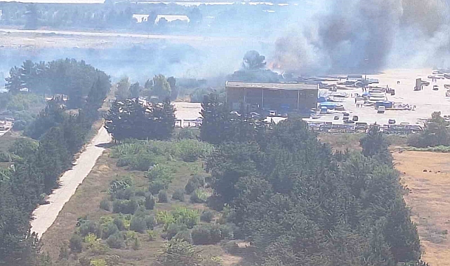 Mersin Silifke'de liman şantiyesinde yangın, ekipler havadan ve karadan müdahale ediyor