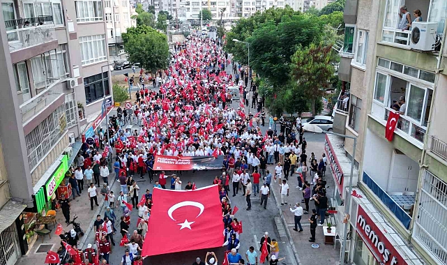 Mersin'de 15 Temmuz anma yürüyüşü düzenlendi, demokrasi nöbeti tutuldu