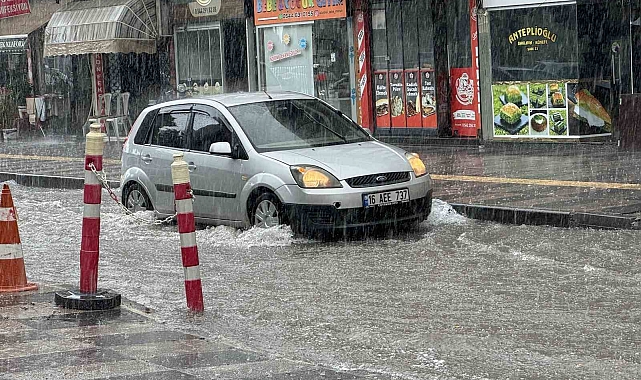 Mersin'de yaz yağmuru etkili oldu
