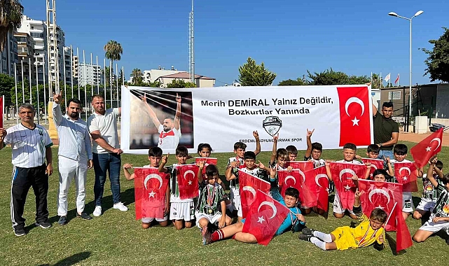 Mersinli minik futbolculardan, Merih Demiral'a destek