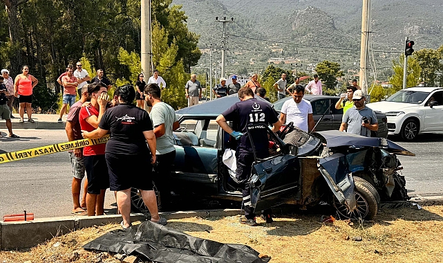 Muğla'da kavşakta minibüsle çarpışan otomobilin sürücüsü öldü