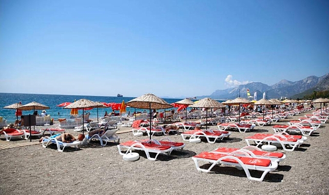 Öğle saatlerinde plajlar boş kaldı
