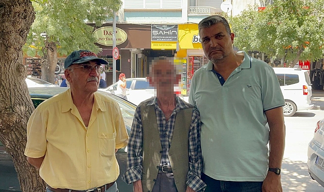 Polis ve arkadaşları sayesinde parasını kaptırmaktan kurtuldu