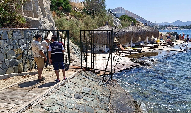 Sahili ayıran demir kapı kaldırıldı