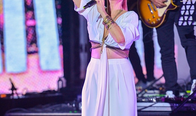 Sertab Erener Bodrum'da hayranlarını coşturdu