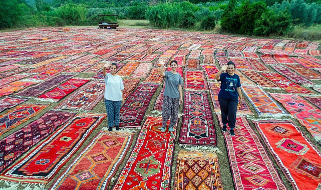 Tezgahta halıya ilk düğüm, tarlada son dokunuş kadınlardan