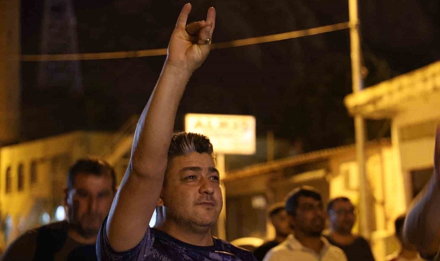 Toroslarda binlerce kişi milli takıma destek için meydanlarda