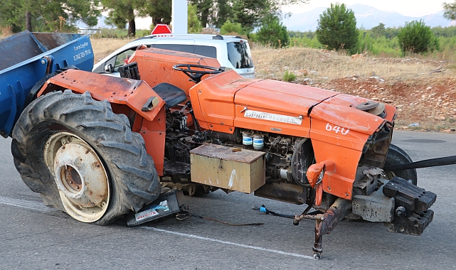 Traktör ile otomobil çarpıştı; 1 ölü, 2 yaralı