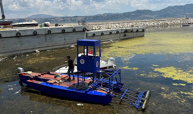 Türkiye'nin Dördüncü Büyük Gölü Eğirdir'de Yosun Temizleme Operasyonu