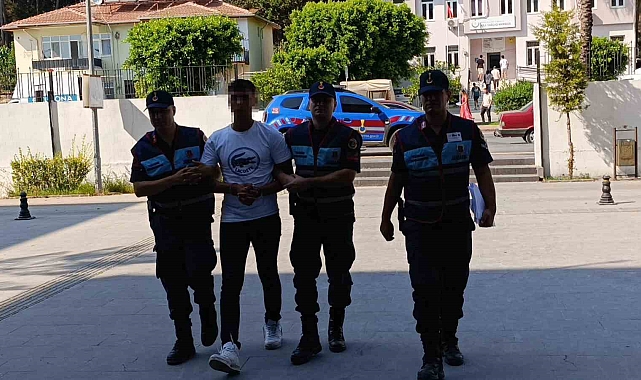 Uyuşturucu krizine giren genç, madde bulmak için çaldığı araçla şehir turu yaptı