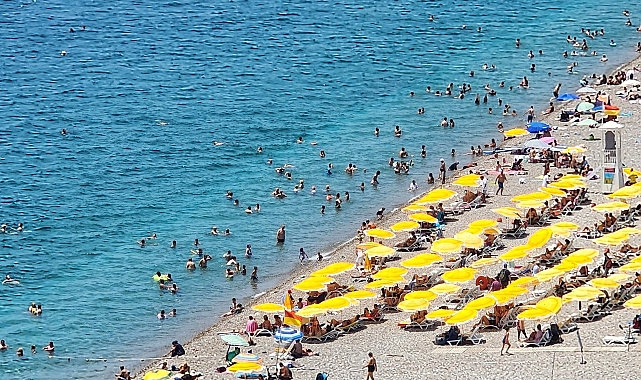 Yüksek nem ve sıcak hava bunalttı, sahiller doldu