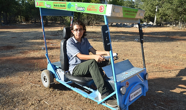 15 yaşındaki genç güneş enerjisi paneliyle çalışan 65 km menzilli araç yaptı