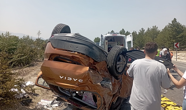 2 otomobil çarpıştı; 2 yaralı