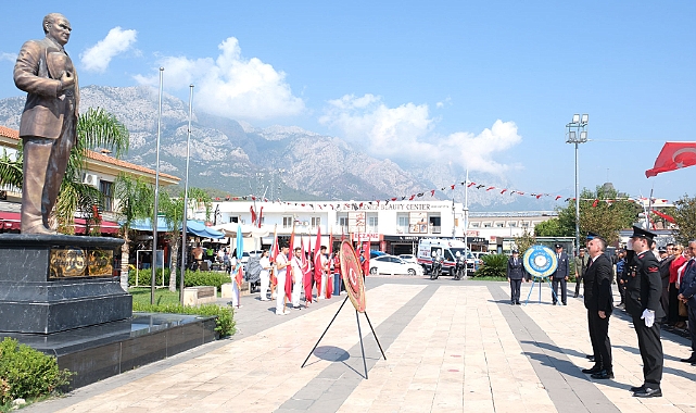 30 Ağustos Zafer Bayramı dolayısıyla Kemer'de tören düzenlendi.