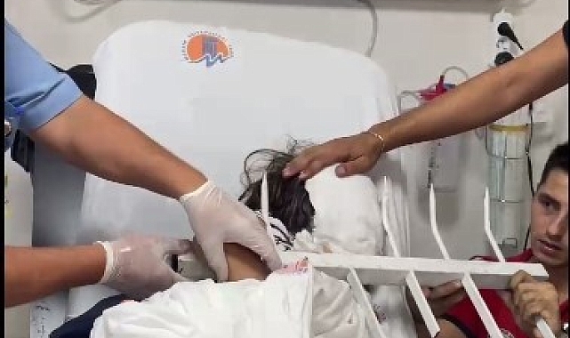 7 yaşındaki çocuğun çenesine korkuluk demiri saplandı