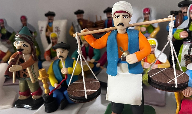 81 ile özgü 2 binden fazla ürünle evini müzeye çevirdi