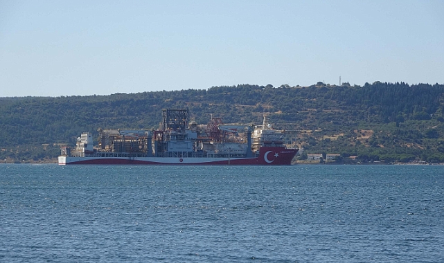 Abdülhamid Han sondaj gemisi Çanakkale Boğazı'ndan geçiş yaptı