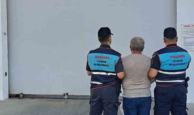 Alanya'da 12 farklı suçtan 5 yıl kesinleşmiş hapis cezasıyla aranan şahıs yakalandı