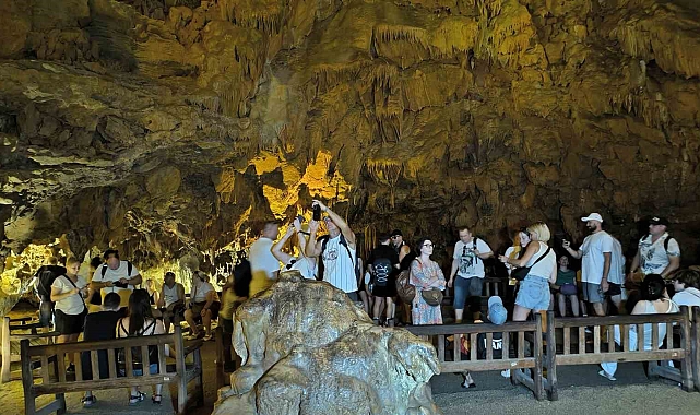 Alanya'da şifa kaynağı mağara yerli ve yabancı turistlerin akınına uğruyor