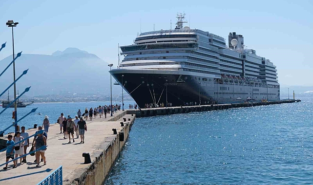 Alanya'ya turistler denizden geldi