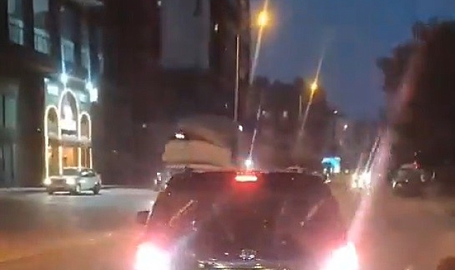 Ambulansın önünü kesip camı yumrukladı