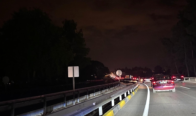 Antalya Girişinde Geç Saatlere Kadar Yoğun Trafik