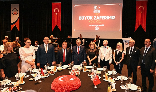Antalya Valiliğinden Zafer Bayramı Resepsiyonu
