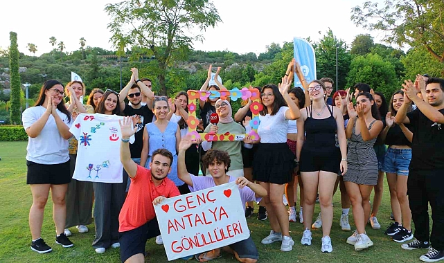 Antalya'da gençler Dünya Arkadaşlık Günü'nde buluştu
