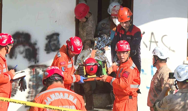 Antalya'da gerçeğini aratmayan büyük deprem tatbikatı