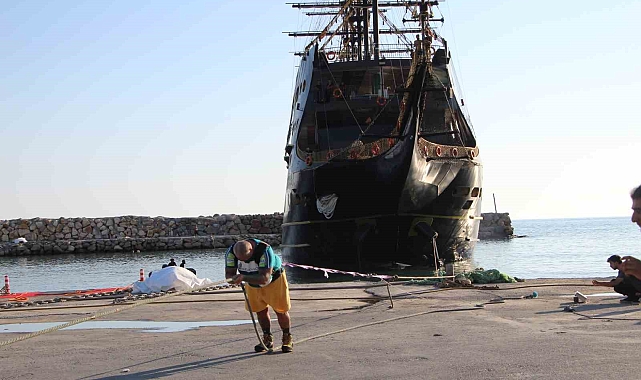 Antalya'da sporcu Müllner 1300 ton ağırlığındaki tekneyi çekerek dünya rekor kırdı