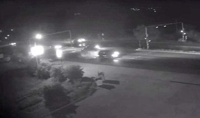 Antalya'da U dönüşü yapan araç kazaya yol açtı: 2 yaralı