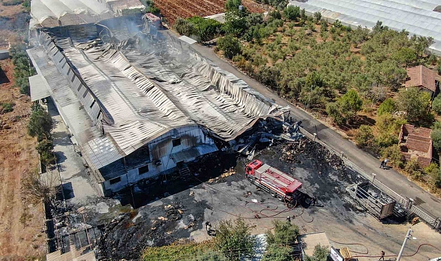 Antalya'da yanan fabrikada maddi hasar 100 milyon TL