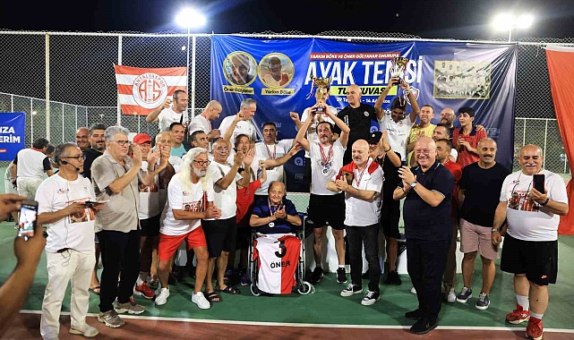 Ayak tenisi turnuvasında Şimşek Spor şampiyon oldu