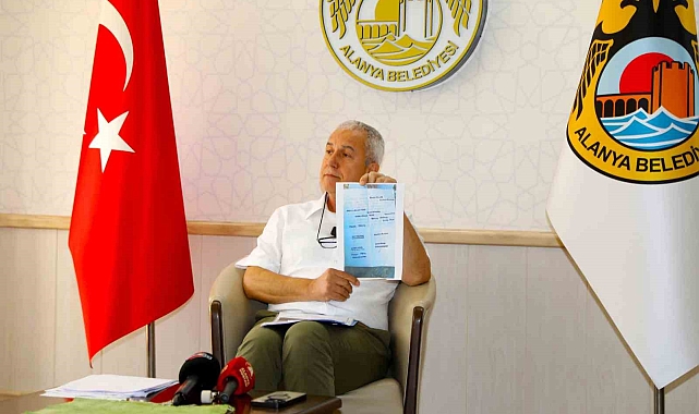 Başkan Özçelik'ten esnafa çağrı: "Ruhsatınızı alın"