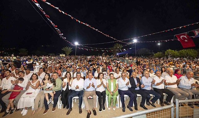 Başkan Seçer, '1. Aydıncık Yaza Veda Festivali'ne katıldı