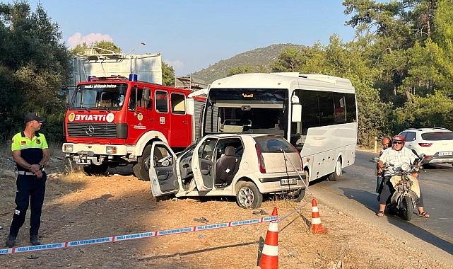 Bodrum'da hatalı sollama yapan otomobil, minibüsle çarpıştı: 1 ölü, 1 yaralı