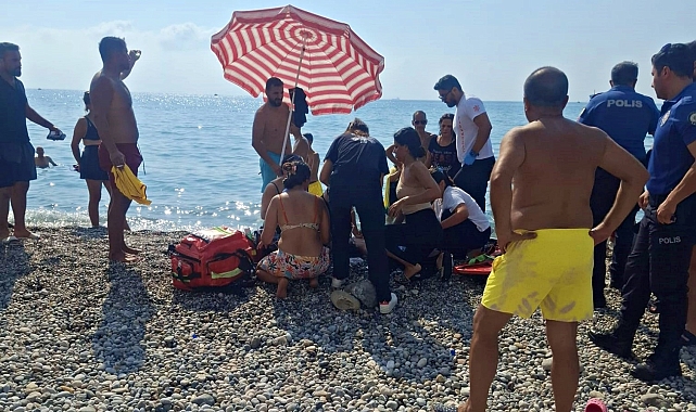 Boğulma tehlikesi geçiren gence ilk müdahaleyi izinli sağlıkçılar yaptı