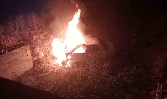 Burdur'da köprüden düşen otomobil yanarak kül oldu: Sürücü son anda kurtarıldı