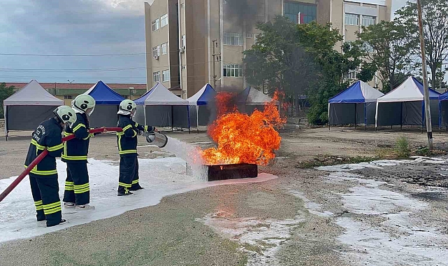 Erasmus programı çerçevesinde Burdur'a gelen 35 gönüllü itfaiyeciye Burdur İtfaiyesi eğitim verdi