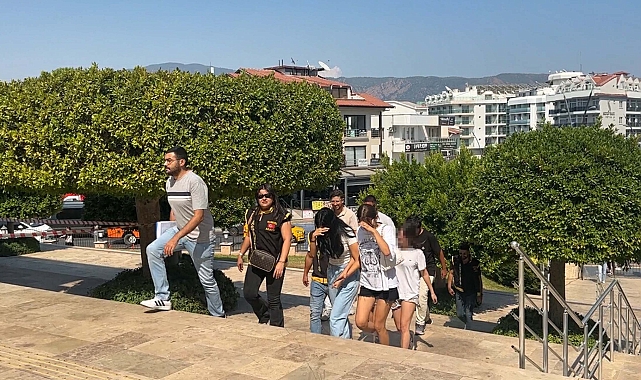 Eski erkek arkadaş kız kavgasına döndü; darbedip kayda aldılar